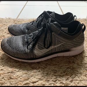 Womens Nike tennis shoes